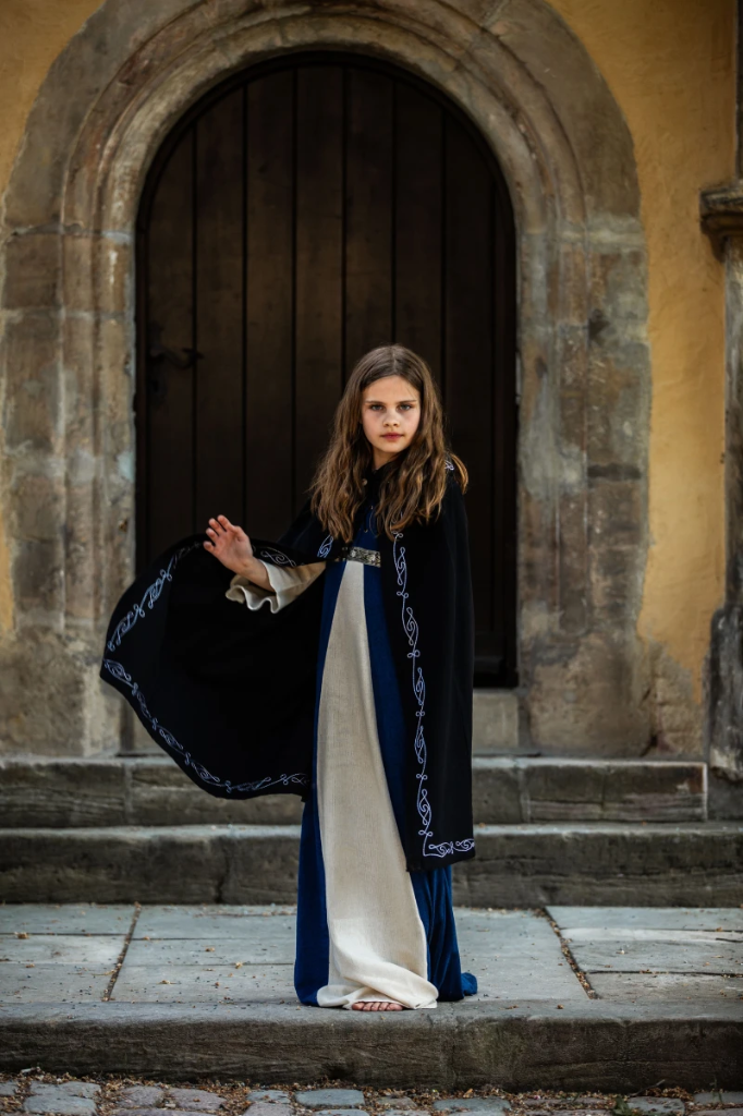 [17013s] Baumwolll Umhang Halbkreismantel für Kinder mit Zierstickerei