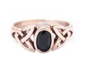 Celtic Ring BRIGANTIA aus Bronze – 7 mm Keltischer Knoten mit schwarzem Kristall