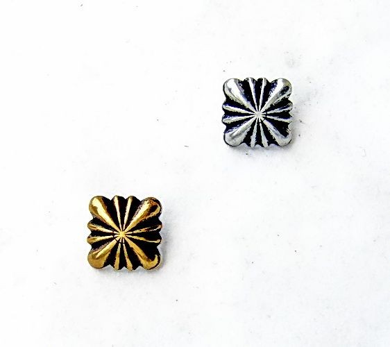 [WK-5389-2015-001] Mittelalterliche Zierniete „Kissen“ (XS) – Replik eines dekorativen Gürtelbeschlags (bronze)