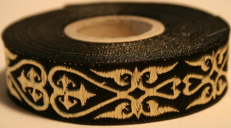 [4441] Borte Herzen in Schwarz-Gold, 19 mm- Webborte zur Verzierung mittelalterlicher Kostüme und Larp Gewandungen