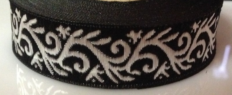 [4439] Borte Ranke in Schwarz-Silber, 19 mm- Webborte zur Verzierung mittelalterlicher Kostüme und Larp Gewandungen