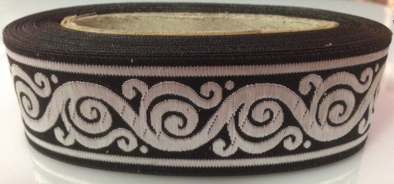 [33021-schwslb] Borte Schnörkel 2 in Schwarz-Silber 33 mm- 10 m - Webborte zur Verzierung mittelalterlicher Kostüme und Larp Gewandungen
