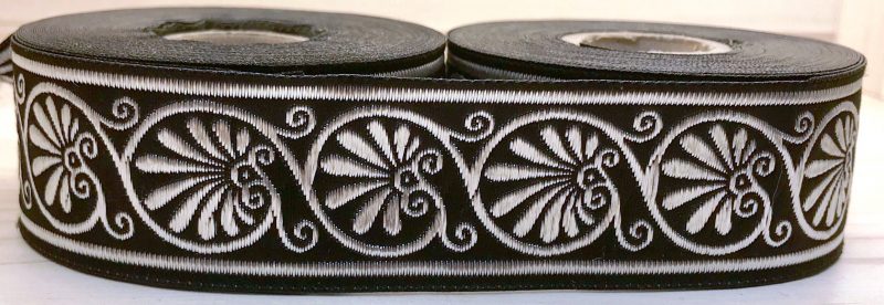 Muschel in Schwarz-Silber, 33 mm- 10 m - Webborte zur Verzierung mittelalterlicher Kostüme und Larp Gewandungen