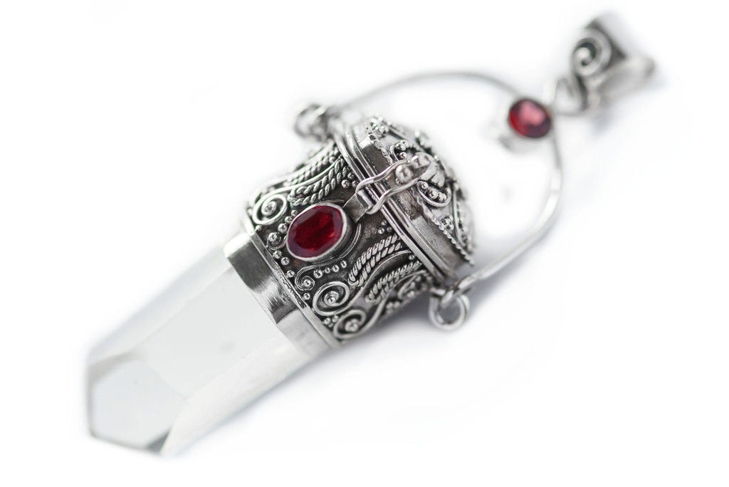 [As41-4] Schmuck Anhänger Mira mit Bergkristall und Granat 7,5 cm – Silber 925 – Mystisches Amulett mit geheimem Fach