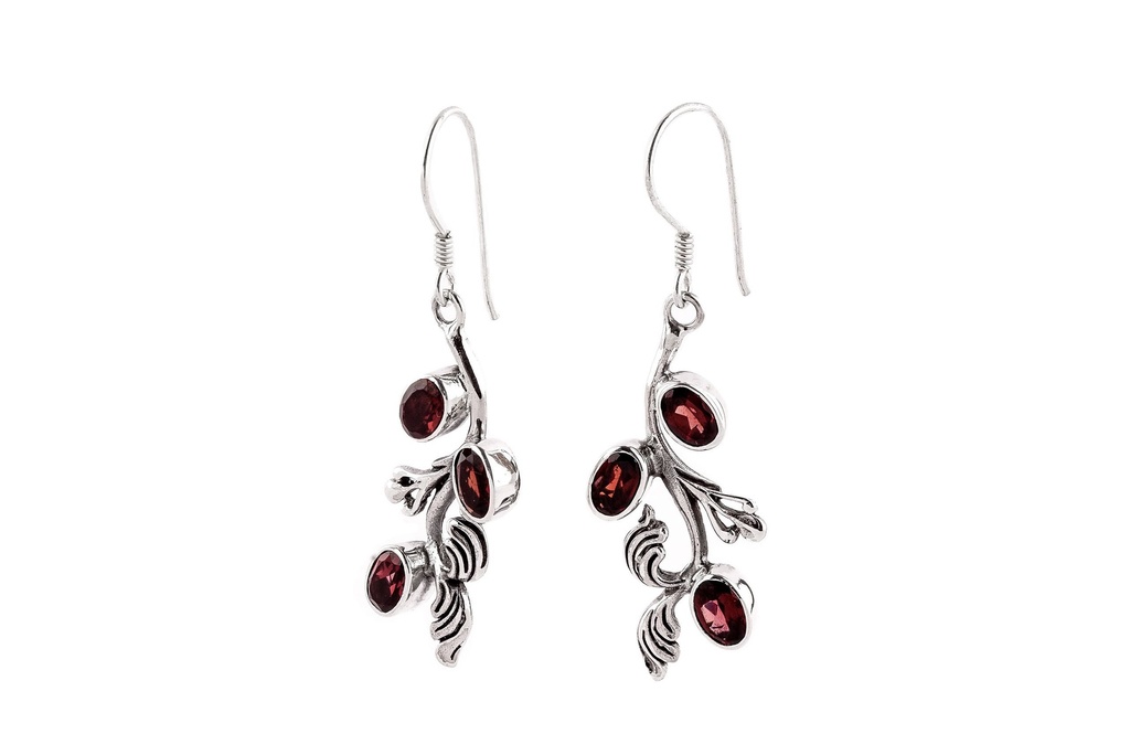 LEAVES Ohrringe aus Silber mit Granat – Boho Elfen Ohrschmuck mit Blattmotiv 4,5 cm