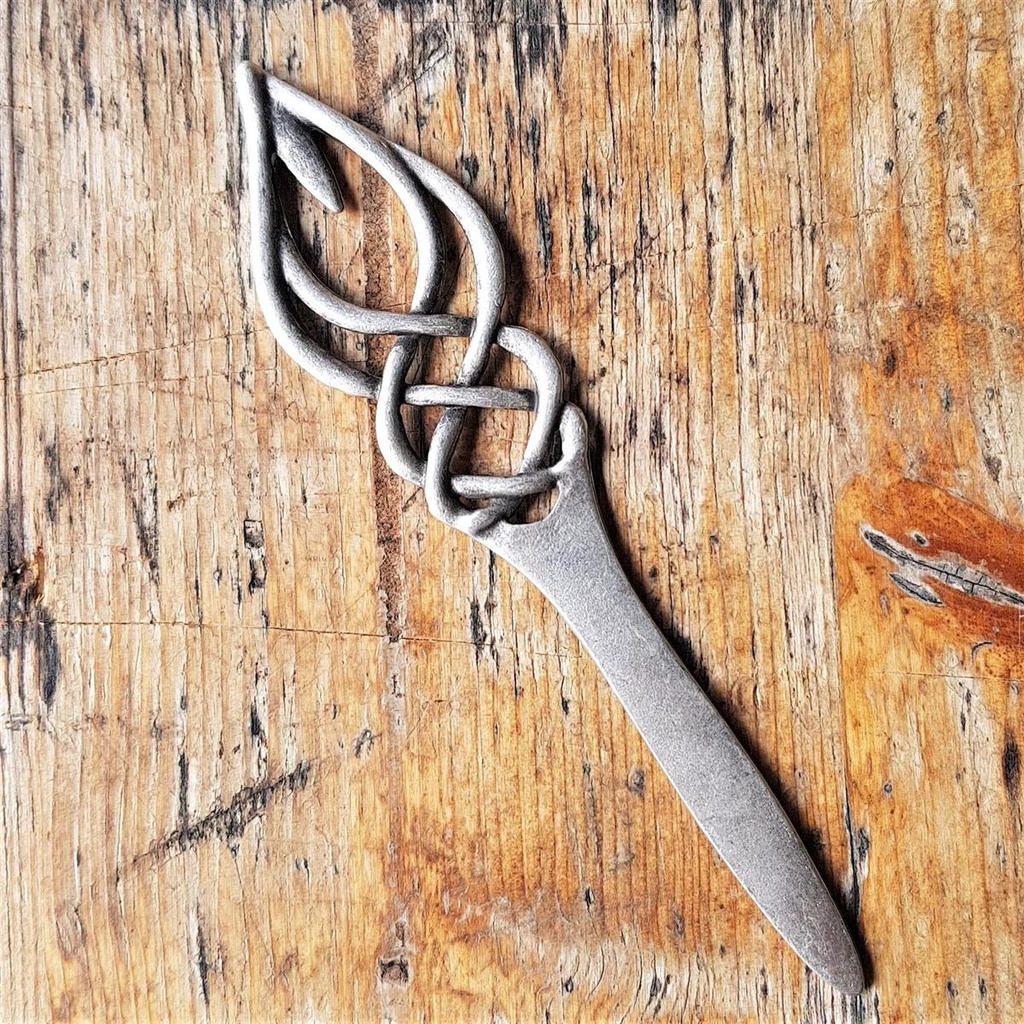 Haarnadel Freya Keltischer Knoten – Silberfarbener Haarschmuck mit nordischem Flair 14 cm