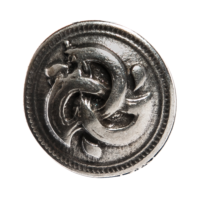 Wirbel-Triskele klein, silberfarbener Beschlag