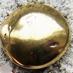 Rüstungsniete LUND messingfarben – 23 mm Halbkugel-Beschlag mit 1 Nietstift für Rüstung & Gewandung