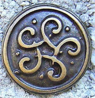 [N-177-21] keltischer Wirbelknoten, altmessingfarben