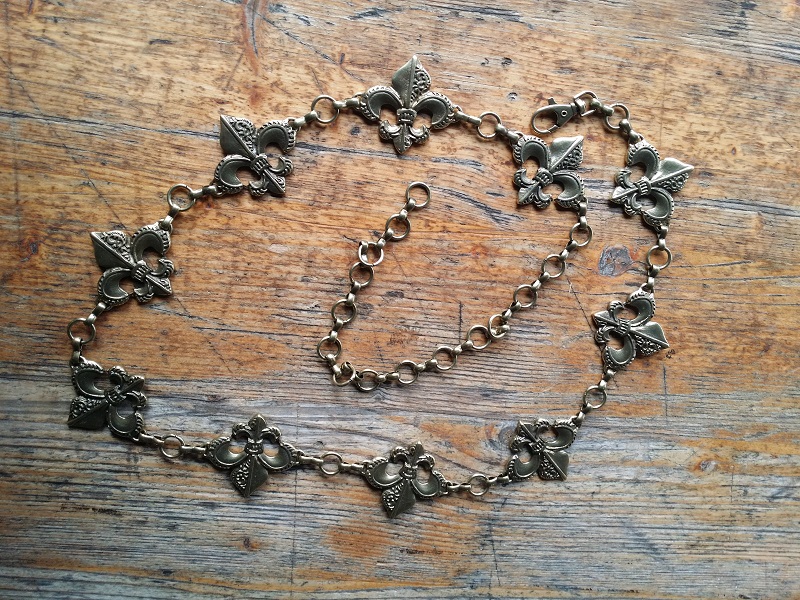 [C-5351-2] Kettengürtel Lilien, messingfarben