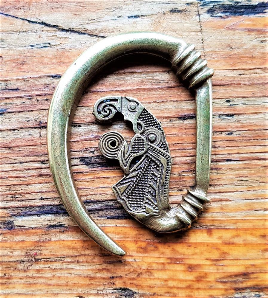 [V-126-2] Odins Rabe Hakenverschluss Mantelverschluss messingfarben