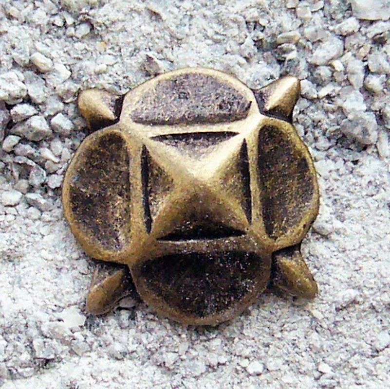 Rüstungsniete, altmessingfarbener Beschlag