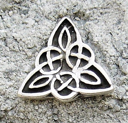 keltisches Dreieck, Beschlag silberfarben