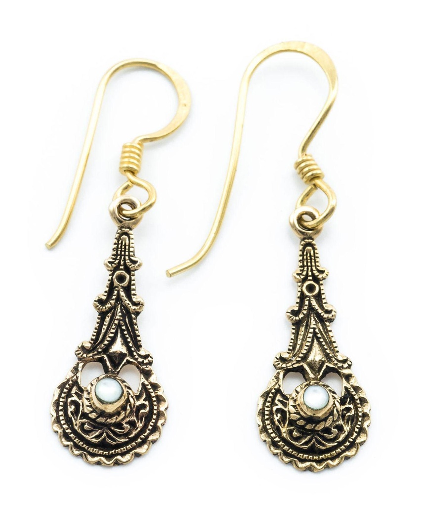 Ohrhänger Namina Round Shell aus Bronze – Zarter Ohrschmuck mit Perlmutt 3,4 cm