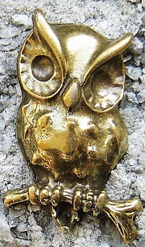 Eulen-Beschlag aus ZAMAK – Messingfarbene Zierniete im Stil vergangener Zeiten