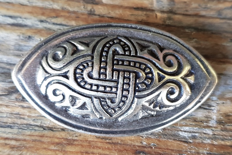 leichte Merowinger Gewand-Brosche, silberfarben