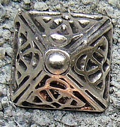 [N-208-1] Silberfarbene Rüstungsniete UPPSALA - Keltischer Beschlag aus ZAMAK für Mittelalter- & LARP-Ausrüstung