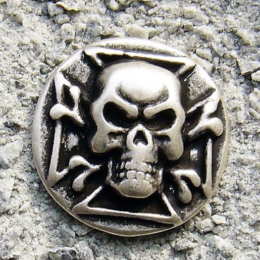 Skull-Cross, silberfarbener Beschlag
