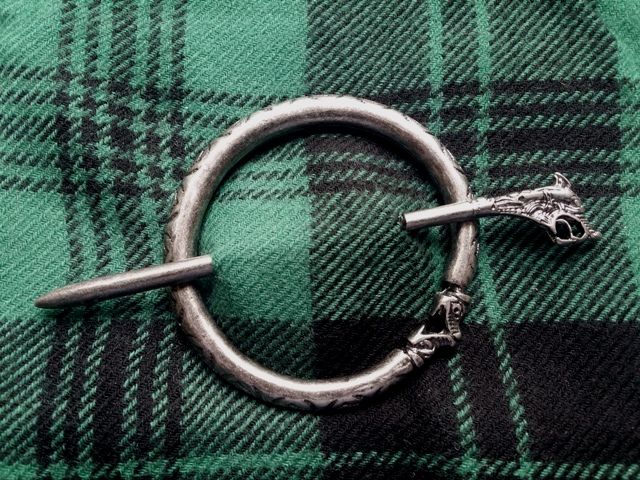 nordische Plaid-Fibel Snake, eisenfarben