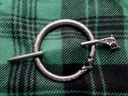 nordische Plaid-Fibel Snake, eisenfarben