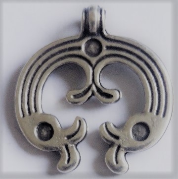 [P-5124-1] Keltische Enten Anhänger silberfarben – Symbolträchtiger Schmuck aus Zamak im keltischen Stil