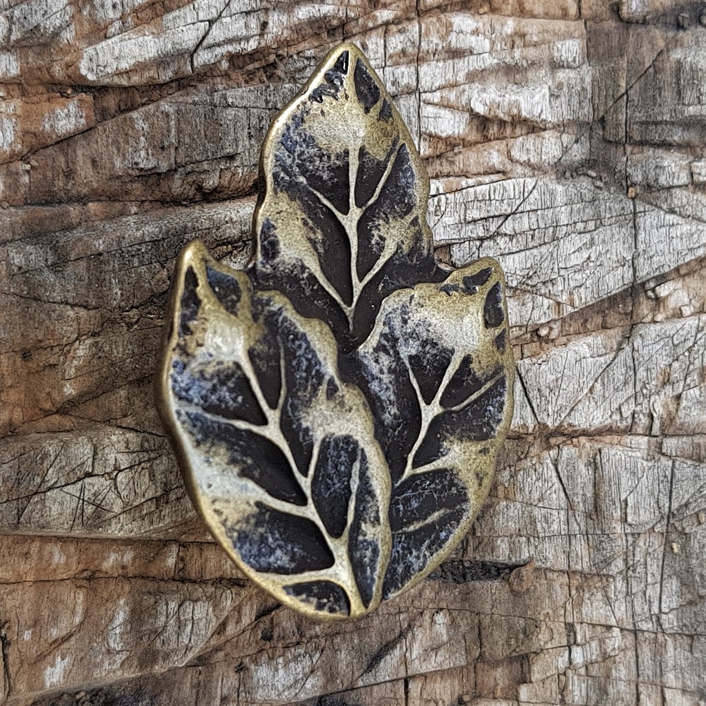 [N-340-21] Lorbeer-Beschlag altmessing – Zierbeschlag aus ZAMAK für Tracht, LARP & Mittelaltergewandung