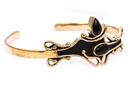 Armreif ANORA aus Bronze Ø 6,4 cm – Ornament-Design mit schwarzem Onyx