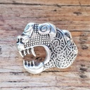 Oseberg-Drache, nach links schauend,silberfarbener Beschlag