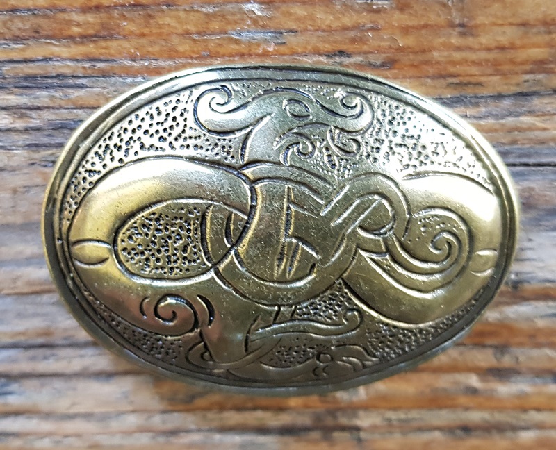 [A-5259-2] Gewandbrosche „Keltische Seepferdchen“ messingfarben – ZAMAK-Fibel für LARP & historische Gewandung