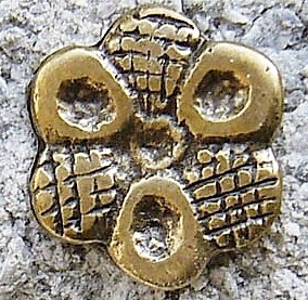 [N-104-2] Zierbeschlag „Eicheln“ in Messingoptik – Mittelalterliche Zierniete, 18 mm Durchmesser