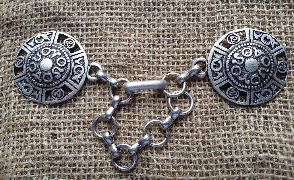 [V-5154-1] Mantel-Verschluss Runenkreis, silberfarben