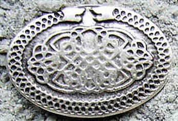 [N-255-1] Löwen-Medaillon silberfarben – Keltischer Ovalbeschlag mit Löwenmotiv für Gürtel & Mittelalterkleidung