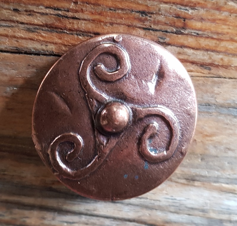[N-116-4] Triskel Beschlag kupferfarben