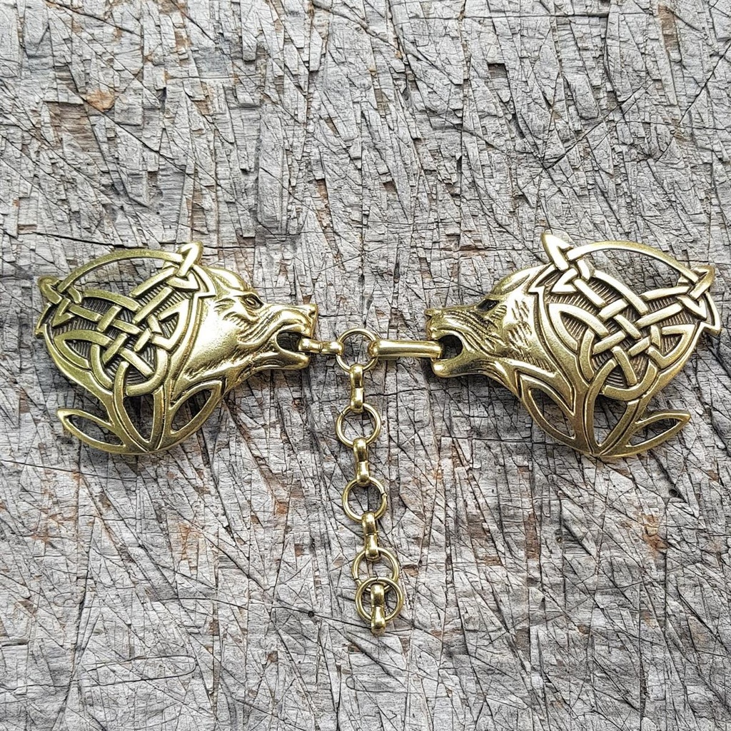 Wolfskopf-Verschluss „Geri & Freki“ – Messingfarbener Umhangverschluss mit Wikinger-Knotenmotiv 
