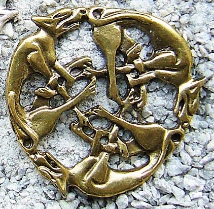 Celtic Dogs, Beschlag messingfarben
