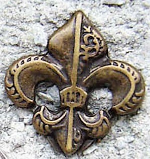 fleur de lys, altmessingfarbener Beschlag, klein