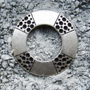 Zierbeschlag „Ringschild“ – Silberfarbener, großer nordischer Ring mit Nietenstruktur