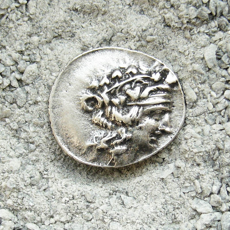 Antiker Münzbeschlag Tetradrachme silberfarben – Griechische Replik aus Zamak mit Nietstift