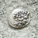 Antiker Münzbeschlag Tetradrachme silberfarben – Griechische Replik aus Zamak mit Nietstift