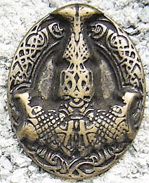 [N-232-21] Zierbeschlag „Mjölnir“ – Thors Hammer als altmessingfarbene Applikation im Wikingerstil