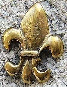 [N-106-2] kleine Lilie Beschlag, messingfarben