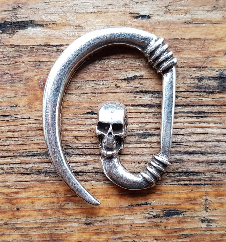 [V-154-1] Totenkopf Hakenverschluss Mantelverschluss silberfarben