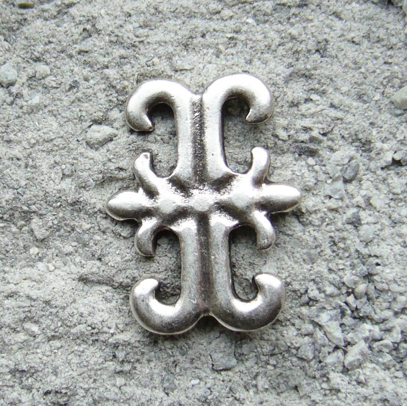 [N-263-1] Lilien-Kreuz silberfarben – 35 mm Mittelalter-Zierniete mit Fleur-de-Lys-Kreuz aus ZAMAK