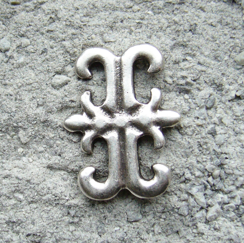 [N-263-1] Lilien-Kreuz silberfarben – 35 mm Mittelalter-Zierniete mit Fleur-de-Lys-Kreuz aus ZAMAK