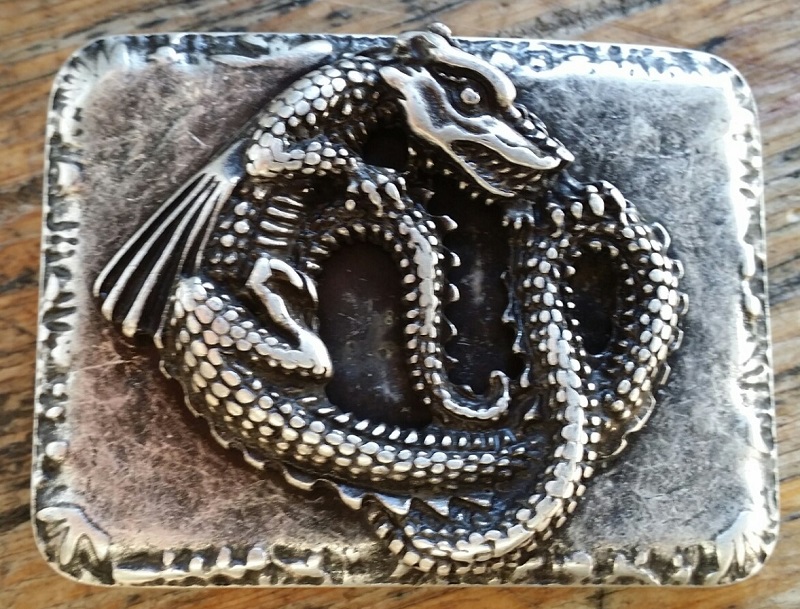 DRAGONIS; mittelalterliche Koppel-Schließe, silberfarben