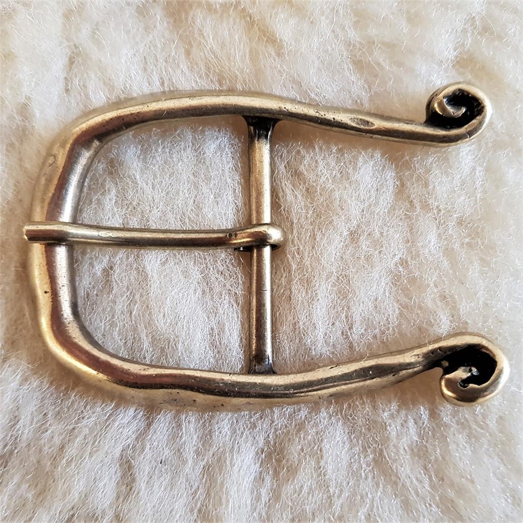 [B639-2] Dornschließe „Omega“ – Messingfarbene Schnalle in mittelalterlicher Schmiede-Optik für 4 cm Gürtel