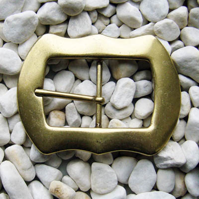 [B694-2] Gürtelschließe „Flint“ – Messingfarbene Voll-Schließe für 4 cm breite Gürtel im Piratenstil