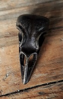 Raben-Schädel Anhänger bronzefarben – Kleiner Wikinger-Talisman aus Zamak