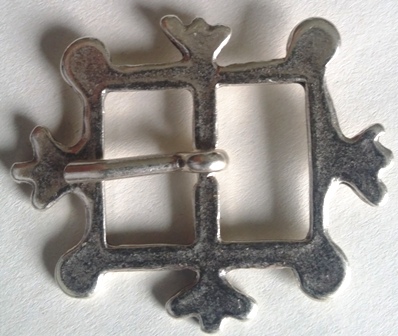[33879] mittelalterliche Kronen-Schließe, silberfarben