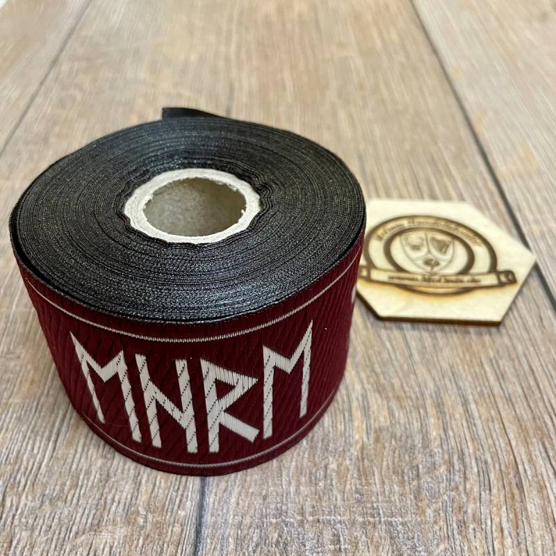 [B33KraftMutEhre-5m-brdxslb] Borte "Kraft-Mut-Ehre" Futhark 50 mm, bordeaux-silber